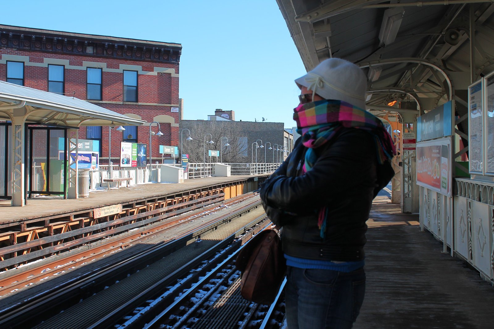 Esperando la L, el tren elevado de Chicago