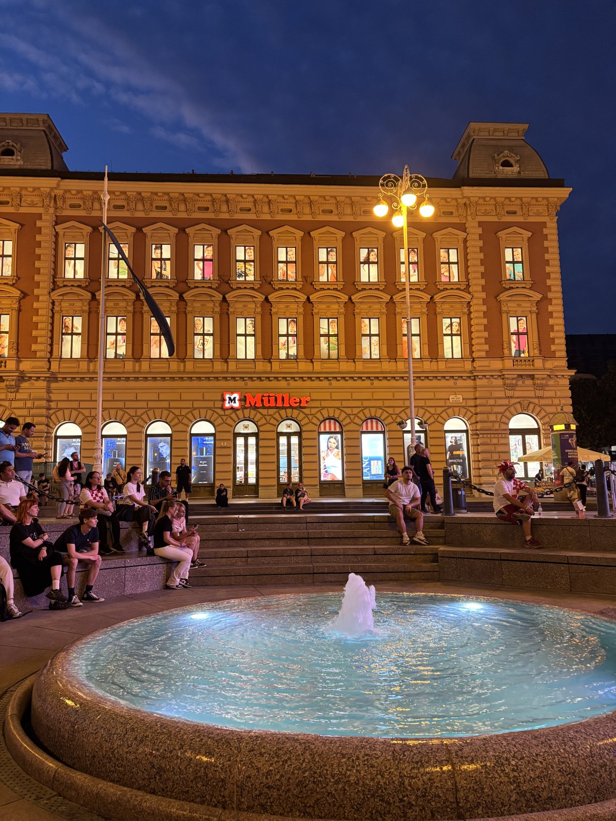 Plaza Ban Jelačić de noche