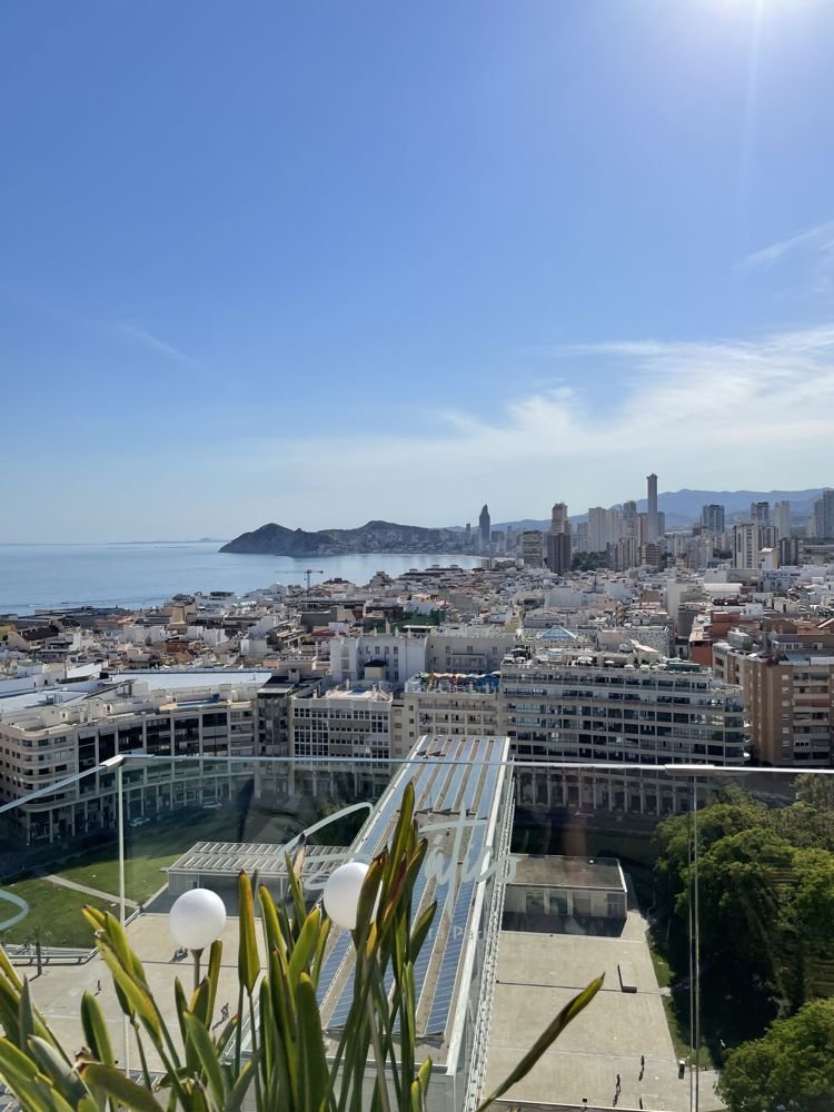 Vista aérea de Benidorm y su skyline desde las alturas