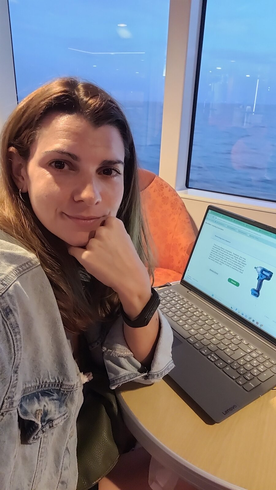 En el ferry Las Palmas–Tenerife, trabajando
